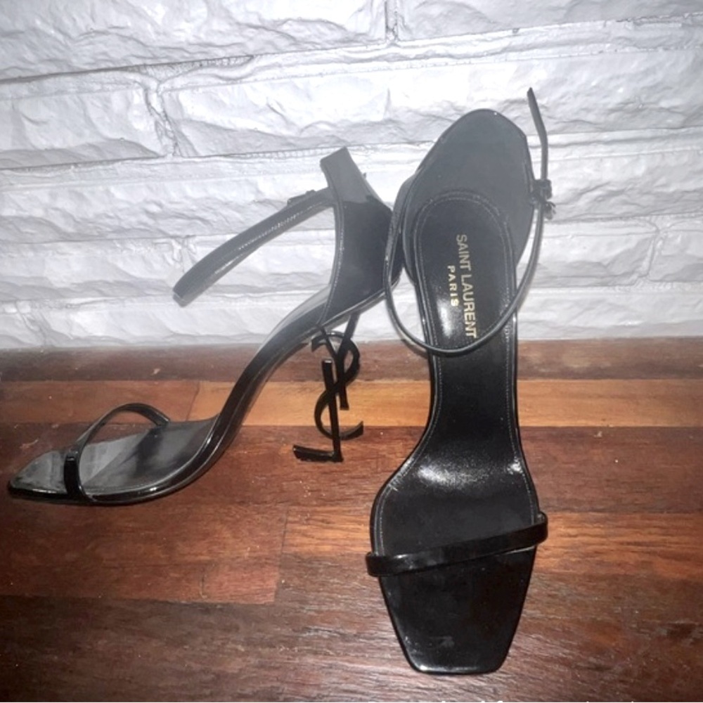 SAINT LAURENT OPYUM SANDALS IN PATENT LEATHER WITH BLACK HEEL